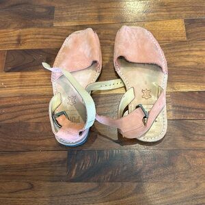 The brand is Pons color coral size is 8